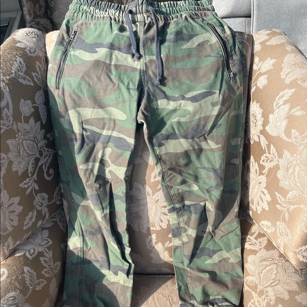 Green Camo Tna Aritzia Pants!! Gem